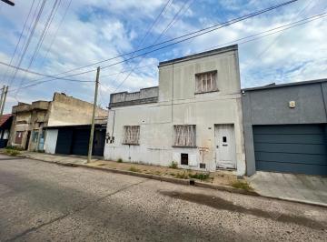 Casa · 145m² · 4 Ambientes · 2 Deptos a Reciclar C/posibilidad de Anexar Lote C/salida por Derqui - Oportunidad!