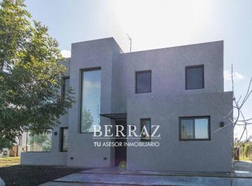 Casa · 220m² · 5 Ambientes · 4 Cocheras · Casa Venta 5 Ambientes en El Naudir Escobar Lote de 780 m²