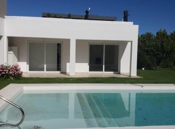 Casa · 190m² · 3 Ambientes · 1 Cochera · Casa en en Cerrado Comahue Golf Club