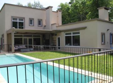 Casa · 328m² · 5 Ambientes · 2 Cocheras · Casa en Venta y Alquiler Para Febrero en Villa de Mayo Zona Praderas