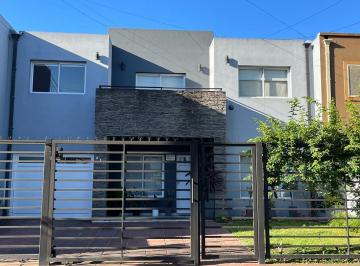 Casa · 174m² · 4 Ambientes · 3 Cocheras · Ituzaingo Norte Venta Casa Racionalista 5 Ambientes Acepta P