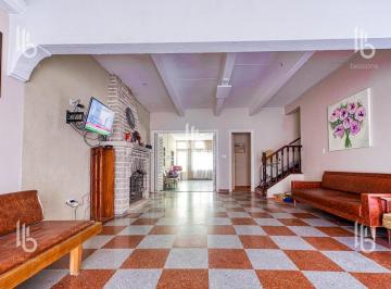 Casa · 300m² · 16 Ambientes · 1 Cochera · Hotel Residencial Apto Geriatrico Zona Chauvin