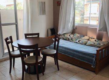 Departamento de 2 ambientes, Monte Castro · Alquiler 2amb en Versalles Sin Garantía, Amoblado.