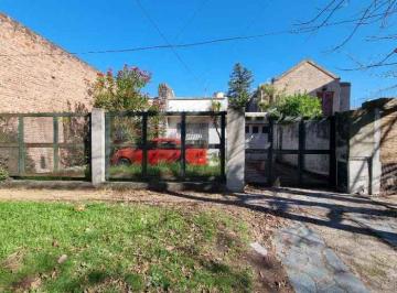 Terreno · 91m² · 3 Ambientes · 1 Cochera · Casa en Estado Regular, Barrio Los Cedros