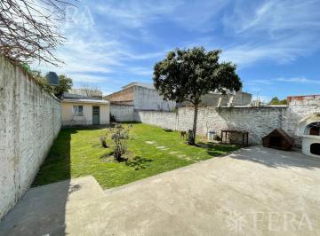 Casa · 115m² · 3 Ambientes · 1 Cochera · Venta Casa de 3 Ambientes con Patio en Berazategui