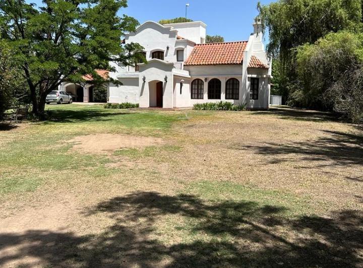 Casa · 260m² · 6 Ambientes