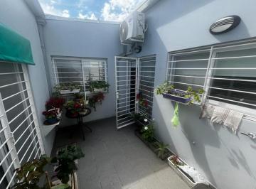 PH · 62m² · 3 Ambientes · Hermoso PH de Tres Amb. con Patio!