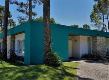 SCZ-SCZ-50_2 · Alquiler Temporal Casa de 4 Amb en Álamos Pinamar con Piscina