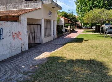 Casa de 3 ambientes, Miramar · Casa Sobre Gran Lote en Av 26 - Miramar