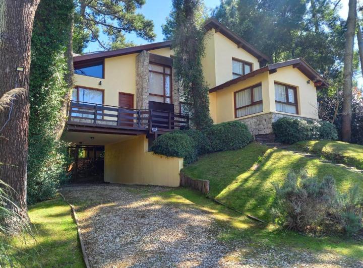 Casa · 160m² · 5 Ambientes · 1 Cochera