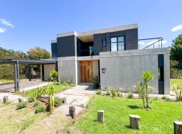 Casa · 316m² · 4 Dormitorios · 2 Cocheras · Casa en Venta a m del Mar - Marítimo III 14