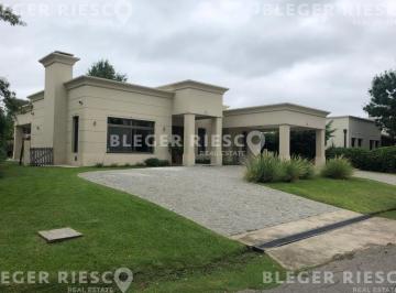 Casa · 210m² · 4 Ambientes · 1 Cochera · Casa en Alq. Temporario en La Concepcion, Luján, G. B. a. Zona Oeste