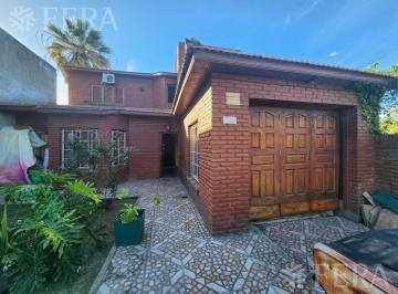 Casa · 276m² · 5 Ambientes · 1 Cochera · Venta Casa de 5 Ambientes con Cochera y Fondo Libre en Quilmes Oeste