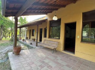 Casa · 160m² · 7 Ambientes · 5 Cocheras · Venta Complejo de Casa y Tres Dormis en Las Rosas