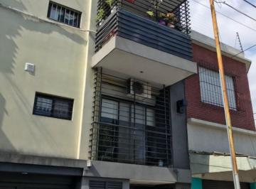 Departamento de 2 ambientes, Liniers · Departamento 2 Ambientes con Patio - 1º Piso - en Venta - Liniers