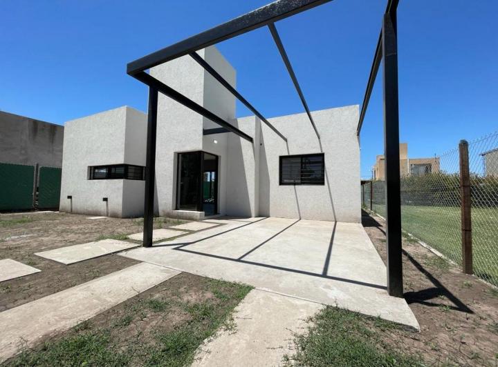 Casa · 95m² · 4 Ambientes · 2 Cocheras