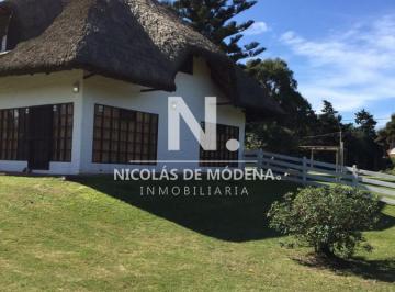 Foto1 · Casa en Venta en Playa Mansa Pinares 6 Dorm., Piscina y Barbacoa en Pinares