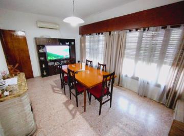 Casa de 4 ambientes, Esteban Echeverría · Hermosa Casa en Monte Grande con Fondo Libre