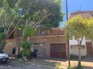 Casa · 180m² · 5 Ambientes · 1 Cochera · Casa en Bloque en Venta 34 E 21 y 22 Lote 300 m