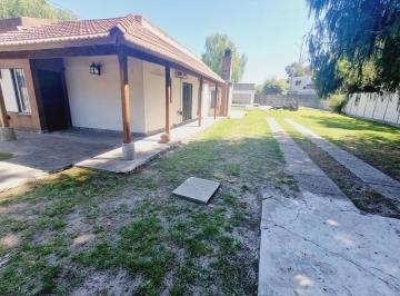 Casa · 143m² · 3 Ambientes · 5 Cocheras · Venta Casa 3 Amb C/ Quincho y Pileta (927 M&sup2;), en Tesei