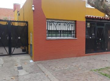 Casa · 102m² · 5 Ambientes · 1 Cochera · Vende Casa con Garage, Parque, Quincho y Parrilla