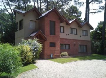 Casa de 4 ambientes, Cariló · Casa en Carilo Para 6 Personas a 500 m de La Playa Balneario Hemingway