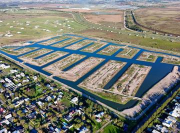 Terreno · 557m² · Venta Terreno en Funes Lakes Canal Principal 557 m²