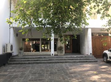 Local comercial de 6 ambientes, Ciudad de Mendoza · Casa/local en Alquiler, Emilio Civit, 5 Dorm., 5 Baños, 3 Cocheras, Jardín