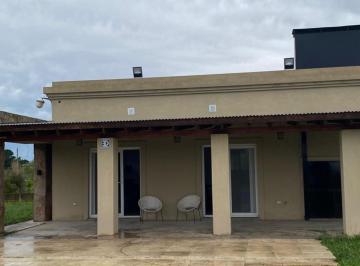 Quinta vacacional · 70m² · 1 Dormitorio · Se Vende Casa Quinta en Pehuajo con Pileta