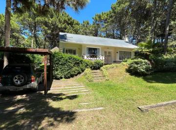 Casa · 140m² · 5 Ambientes · 1 Cochera · Casa en Venta en Pinamar Golf Viejo