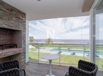 Foto1 · Apartamento en Alquiler de 2 Dormitorio Frente Al Mar en Edificio Cruceros, Punta del Este, Playa m