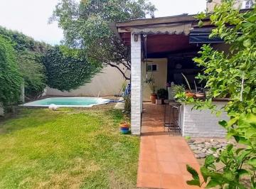 Casa de 3 ambientes, Morón · Venta Chalet Casa en Haedo Zona Oeste 3 Ambientes Lote Propio Pileta