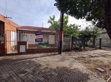 Casa · 70m² · 5 Ambientes · 2 Cocheras · Venta Casa 2 Dorm. Patio Local Independiente y Terreno Lateral Rosario