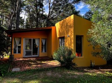 Casa · 60m² · 3 Ambientes · Casa Baio, Calma en Pleno Bosque Marpampeano