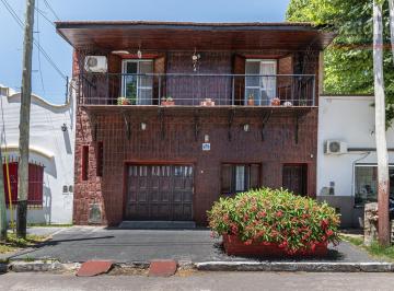 Frente · Casa con Varios Ambientes y Gran Ubicación