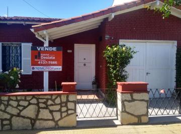 Casa · 90m² · 4 Ambientes · 1 Cochera · Chalet en Venta en Haedo de 4 Ambientes con Cochera