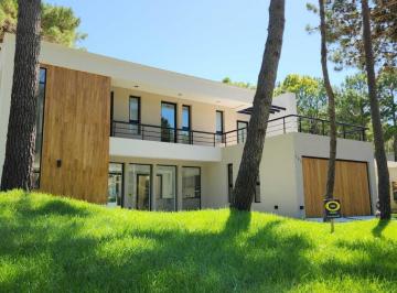 Casa · 300m² · 5 Ambientes · 2 Cocheras · Casa Chalet en Venta en Pinamar Norte, Pinamar, Costa Atlántica