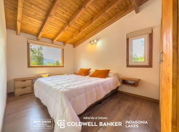 Casa · 70m² · 3 Ambientes · 2 Cocheras · Venta Casa a Estrenar 90 m², Deck y Lote de 249 m² Centro, Villa La Angostura