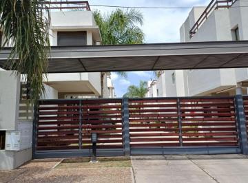 Casa de 7 ambientes, Villa Carlos Paz · Alquiler Triplex de Categoria en Zona Residencial V/ Carlos Paz
