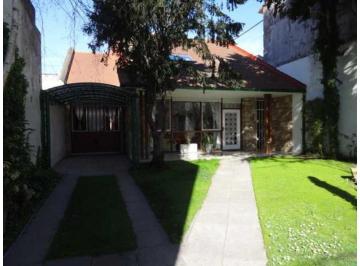 Casa · 200m² · 4 Ambientes · 1 Cochera · Chalet 4 Amb. 200 m². - Primera Junta