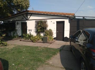 Casa · 58m² · 2 Dormitorios · 1 Cochera · Casa en Venta Rosario Fisherton - 2 Dorm