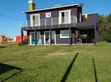 Casa · 1m² · 2 Dormitorios · 1 Cochera · Casa Para 6 Personas Frente Al Mar en Alquiler Temporario