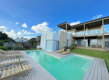 Casa · 300m² · 7 Ambientes · Casa en Tio Tom
