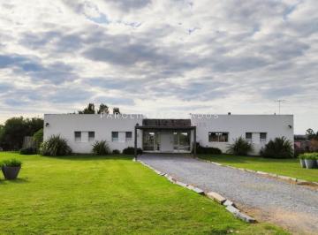 Foto1 · Hermosa y Amplia Casa en Venta con Piscina en El Quijote Chacras, Punta del Este.