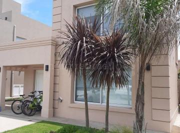 MRE-MRE-2144_2 · Casa en 1 Planta, con Pileta en El Golf, Chascomus.