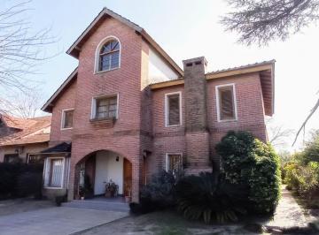Casa · 390m² · 6 Ambientes · 4 Cocheras · Importante Chalet Ituzaingo