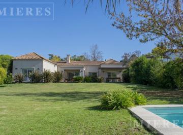 Casa · 300m² · 8 Ambientes · 2 Cocheras · Casa en Venta Desarrollada en Una Sola Planta en Olivos Golf Club