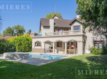 Casa · 250m² · 6 Ambientes · 2 Cocheras · Excelente Casa Reciclada en Venta en Olivos Golf Club