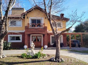 Casa · 223m² · 8 Ambientes · 2 Cocheras · Casa en Venta en La Legua
