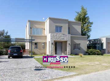 RUS-RUS-9406_2 · Casa en Venta Barrio Los Talas Canning